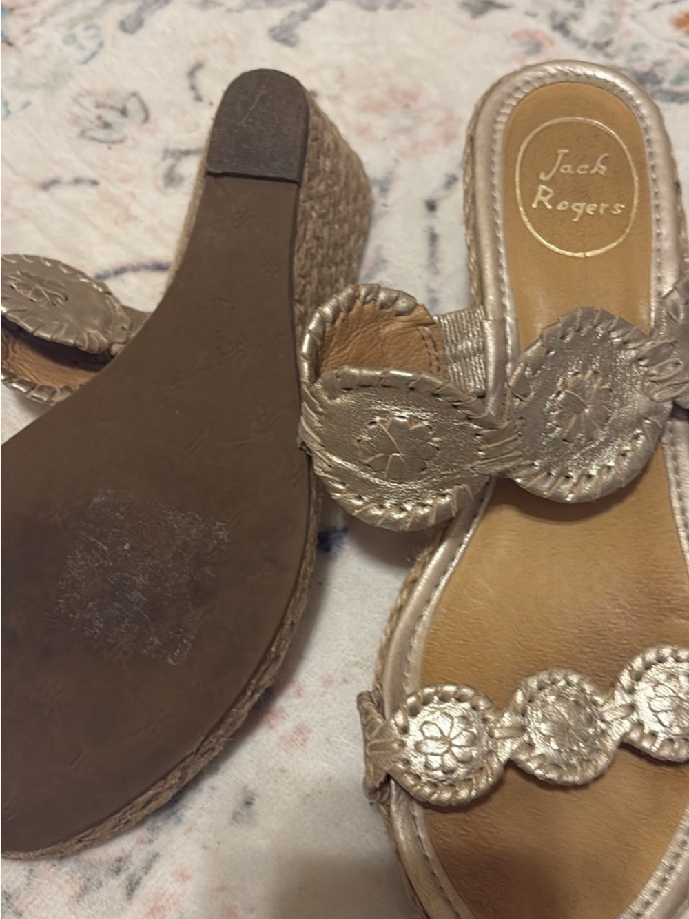 Jack Rogers Metallic Champagne Leather sandal with small heel. Size - Picture 4 of 5